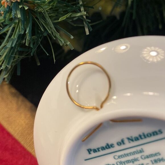 Hallmark Keepsake Ornament 1996 Parade of Nations The Olympic Spirit Collection - Picture 8 of 12